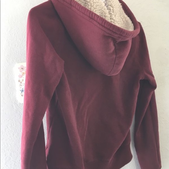 red hollister pullover - Picture 3 of 3